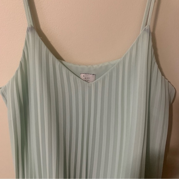 Sea foam/green pleated loose fitting blouse size large EUC‎ - Picture 4 of 4